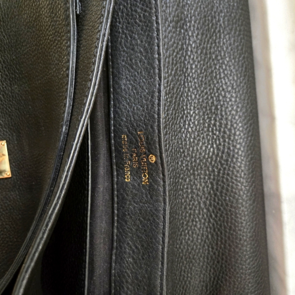Like New Louis Vuitton Lock Me Black Calfskin w Gold Hardware Bag + Dustbag - Picture 6 of 8